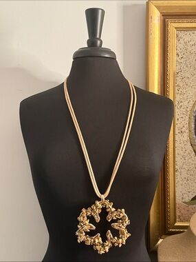 Gold Floral Petal Pendant Necklace - Women's Jewelry